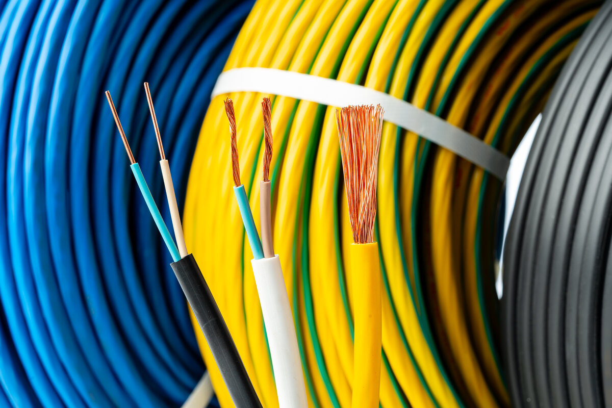 Bundled multi-coloured cables
